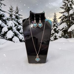 10/ $10 New  Heart Pendant Necklace and Earring Set - Women Jewelry